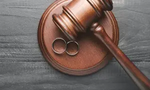 Wyrok sądu: Pocztą czy online? Jak go odebrać i nie przegapić!