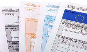 Różne formularze podatkowe, w tym VAT-R, VAT-7K, VAT-UE/C i CIT-8/O, z widocznym polem na numer identyfikacji podatkowej.