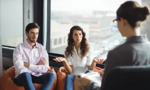 Sąd a terapia małżeńska: Czy może nakazać? Prawne konsekwencje odmowy