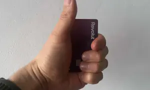 Kciuk w górę z kartą Revolut. Czy komornik może zająć konto Revolut? To pytanie nurtuje wielu.