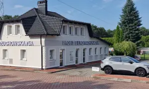 Budynek biura rachunkowego "Profit Biuro Rachunkowe" przy ul. Żuchowskiej 75A w Zielonej Górze.