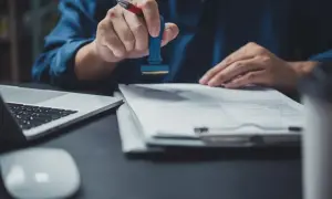 Cofnięcie aktu notarialnego? Jak unieważnić umowę w sądzie.