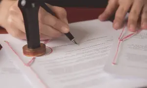 Tajemnica aktu notarialnego: Kto ma prawo do wypisu i jak go uzyskać?