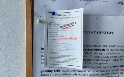 Awizo poczta: zawiadomienie o przesyłce poleconej, którą można odebrać w placówce pocztowej.