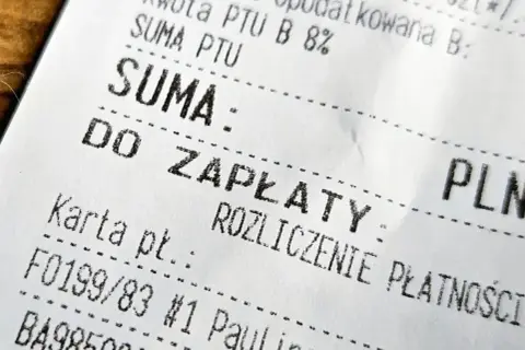 Paragon z NIPem: suma do zapłaty PLN. Karta płatnicza, rozliczenie płatności.