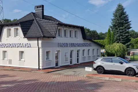 Budynek biura rachunkowego "Profit Biuro Rachunkowe" przy ul. Żuchowskiej 75A w Zielonej Górze.