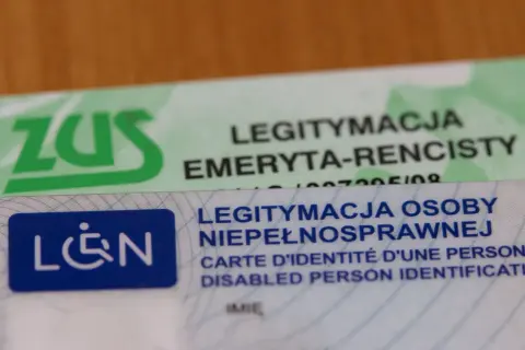 Legitymacja osoby niepełnosprawnej i emeryta-rencisty ZUS. Orzeczenie o niepełnosprawności w ciągu roku a ulga rehabilitacyjna.