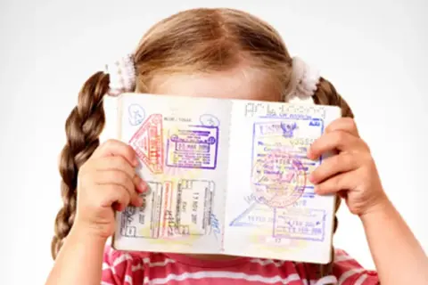Ile kosztuje zgoda na paszport u notariusza? Uniknij zbędnych opłat!