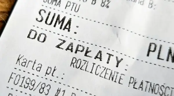 Paragon z NIPem: suma do zapłaty PLN. Karta płatnicza, rozliczenie płatności.