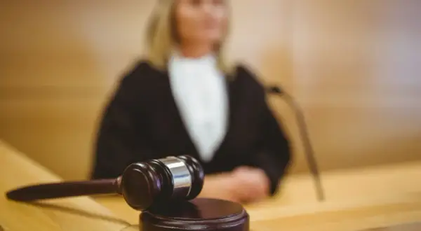 Wygrana z ZUS: Kiedy wyrok jest prawomocny? Terminy odwołań