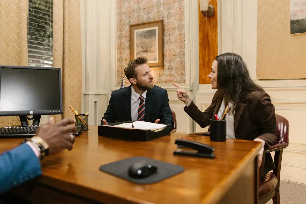 notariusz spotkanie kupujący sprzedający