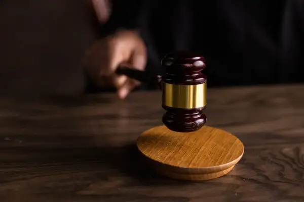 Zatarcie skazania: Odzyskaj niekaralność! Terminy i wniosek do KRK
